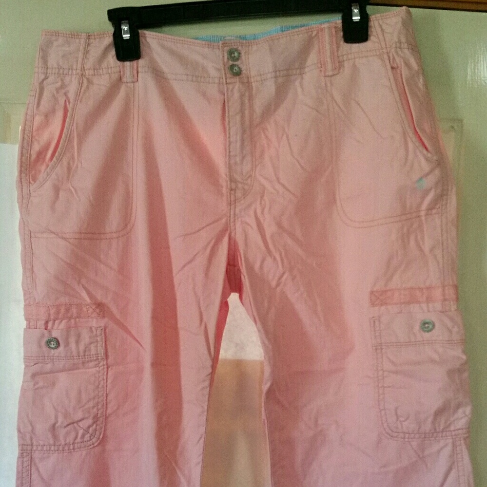 Levis capris
